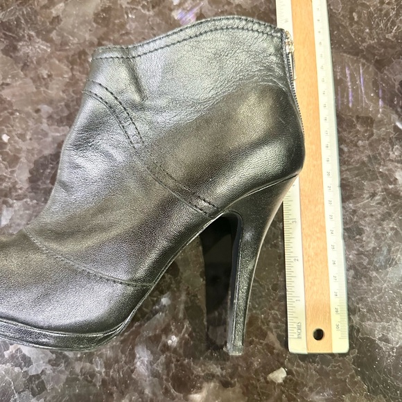 Colin Stuart Black Leather high heel booties, 4” heel, size 7 - Picture 15 of 15